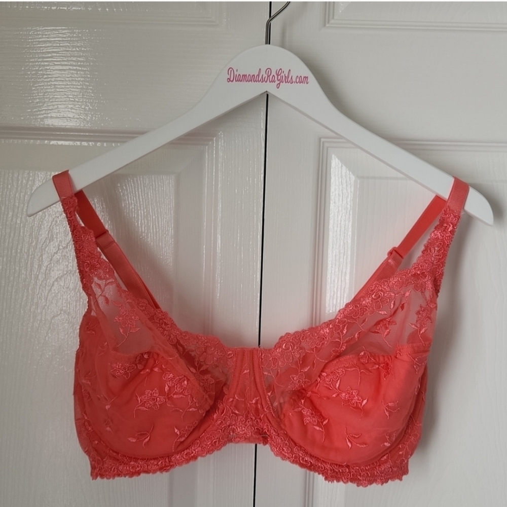 👙 INTIMATE APPAREL - Picture 6 of 8